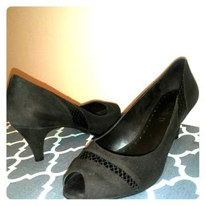 Sold!!! Peep toe brown suede pumps snakeskin accent sz 7M